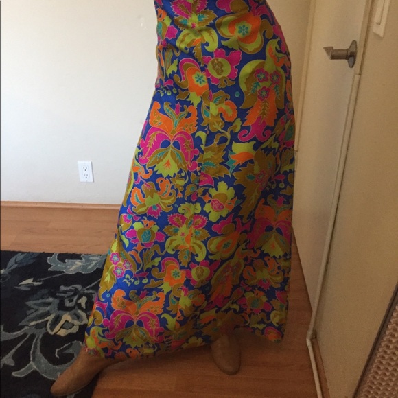 Brilliant patterned, vintage, form fitting dress - Picture 4 of 8